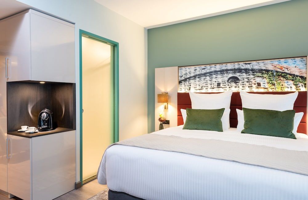 Leonardo Hotel Augsburg Deluxe Room 4