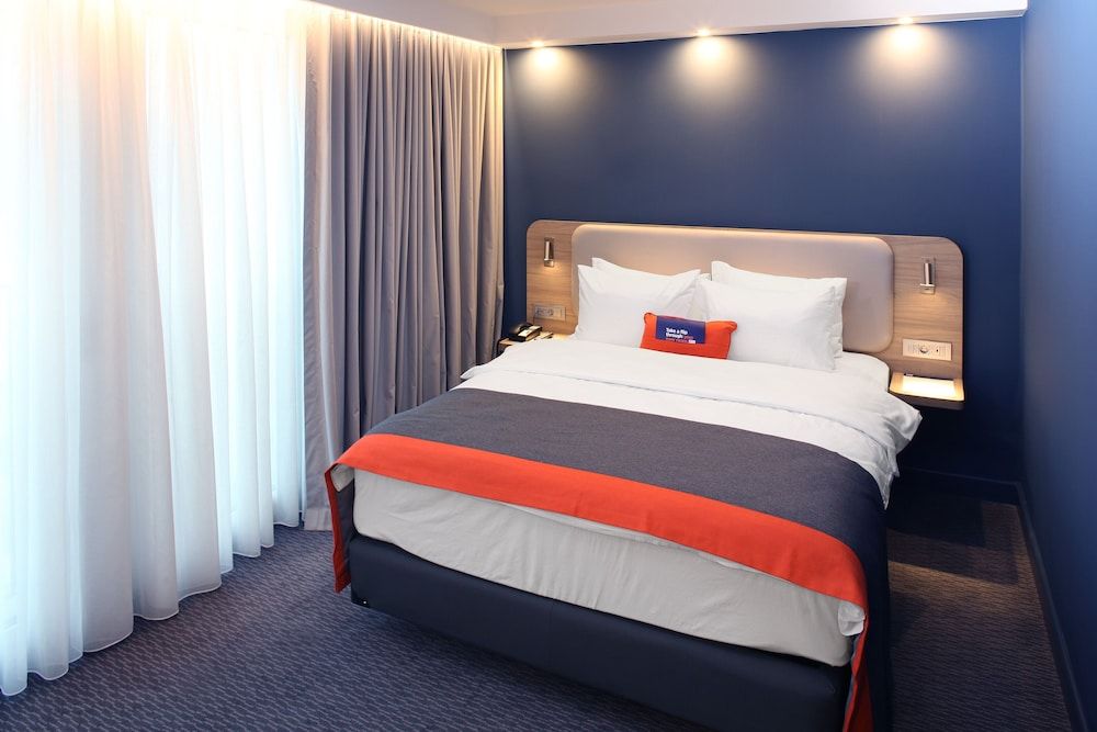 Holiday Inn Express Ljubljana by IHG Standard Room, 1 Queen Bed 5