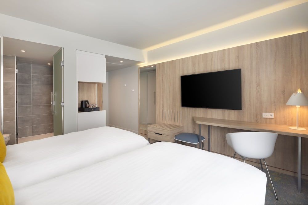 Courtyard by Marriott Paris Charles de Gaulle Central Airport Deluxe Room, 2 Twin Beds, Non Smoking 5