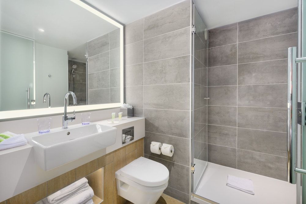 Courtyard by Marriott Paris Charles de Gaulle Central Airport Deluxe Room, 2 Twin Beds, Non Smoking 8