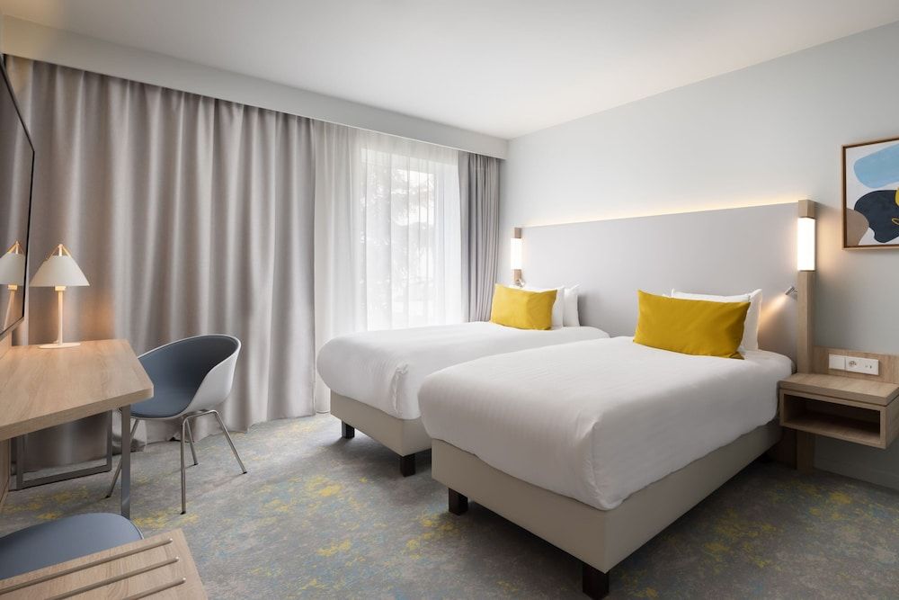 Courtyard by Marriott Paris Charles de Gaulle Central Airport Deluxe Room, 2 Twin Beds, Non Smoking 6