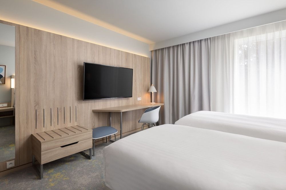 Courtyard by Marriott Paris Charles de Gaulle Central Airport Deluxe Room, 2 Twin Beds, Non Smoking 4