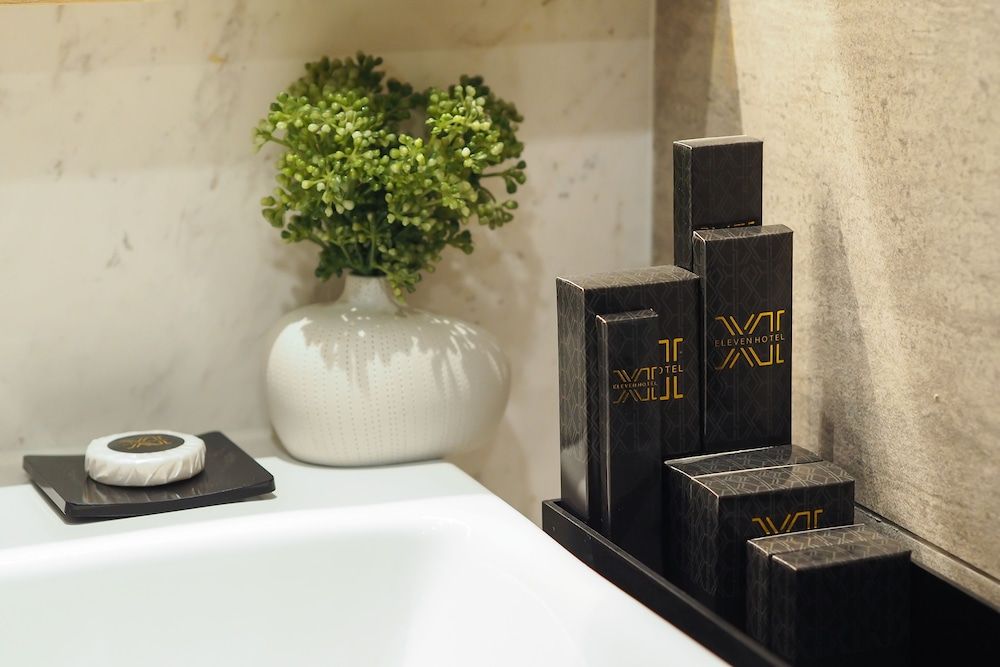 Eleven Hotel Bangkok Superior Twin Room 7