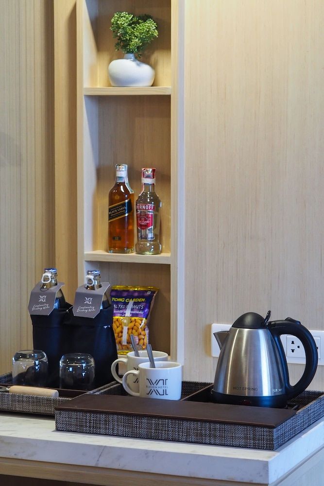 Eleven Hotel Bangkok Superior Twin Room 9