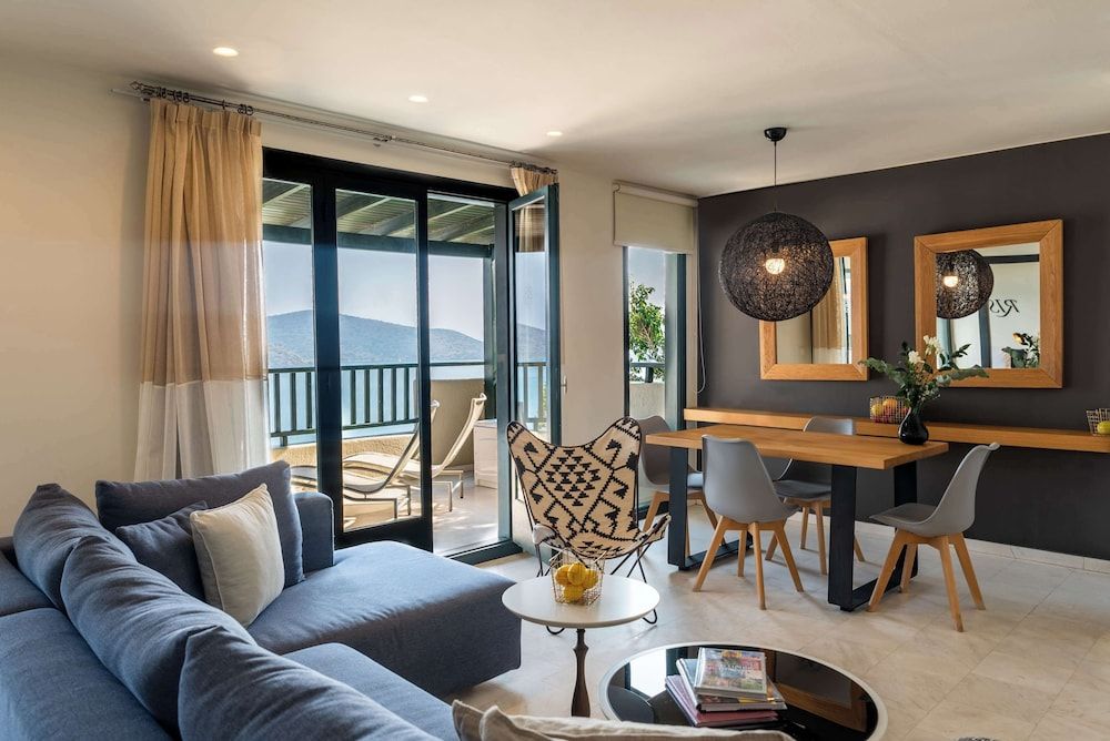 Junior Suite (Sapphire Cozy Suite)