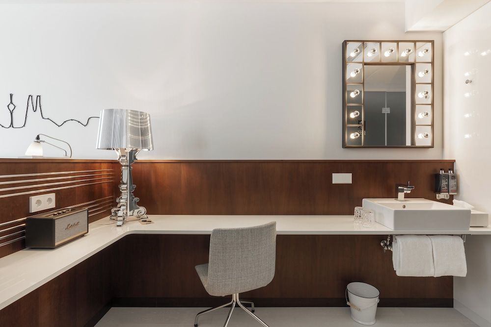 Ruby Ella Hotel Cologne Cosy Room 4