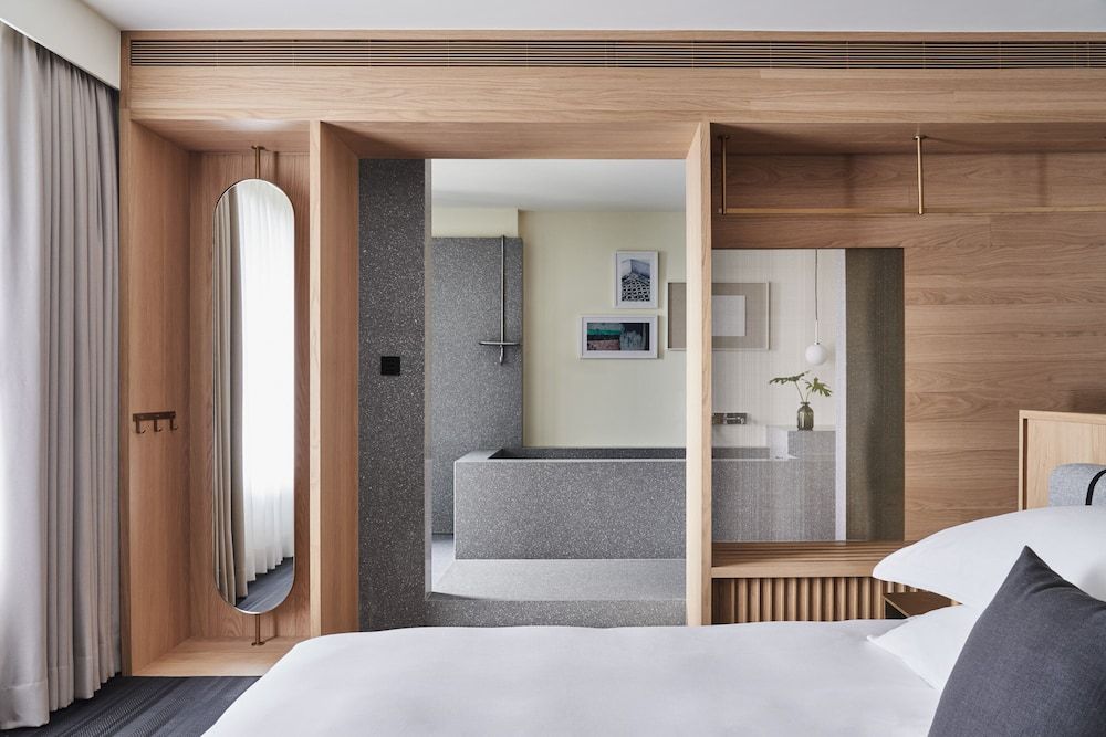Suite, 1 King Bed, City View