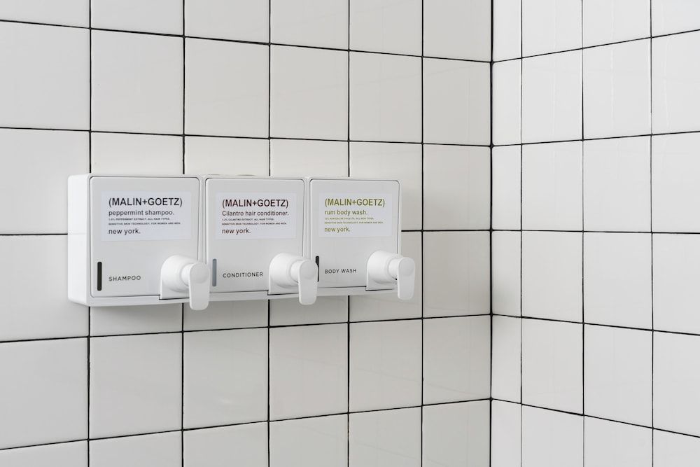 The Coachman Hotel Standard Room, 1 King Bed 2