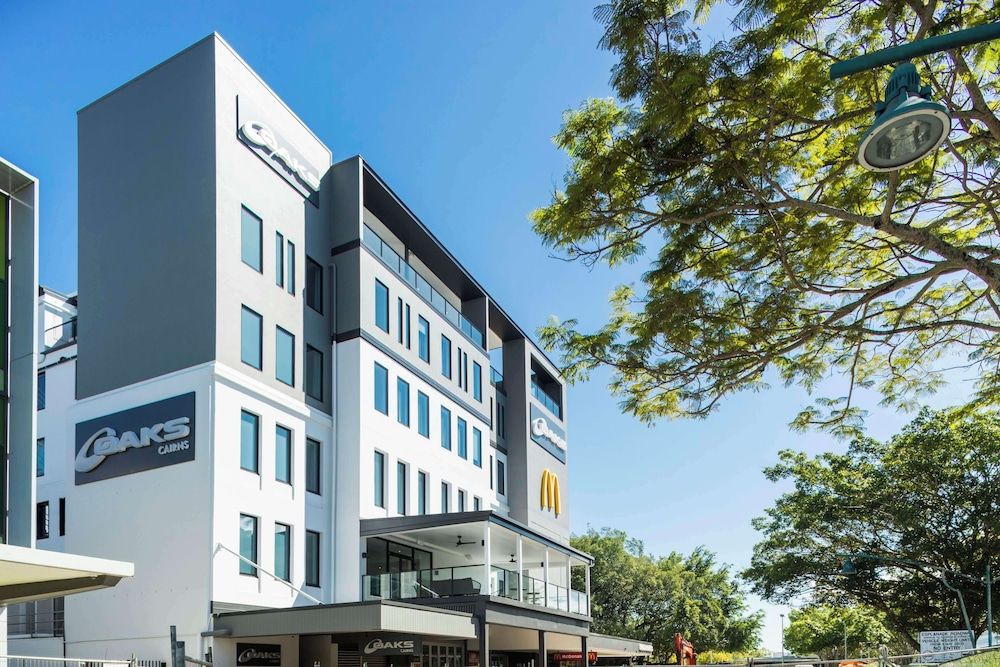 undefined Oaks Cairns Hotel 8