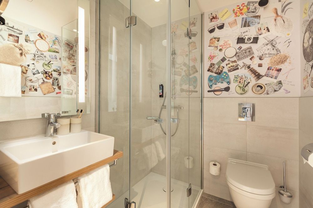 Holiday Inn – the niu, Mill Cologne Mülheim by IHG Standard Room, 1 Queen Bed 3