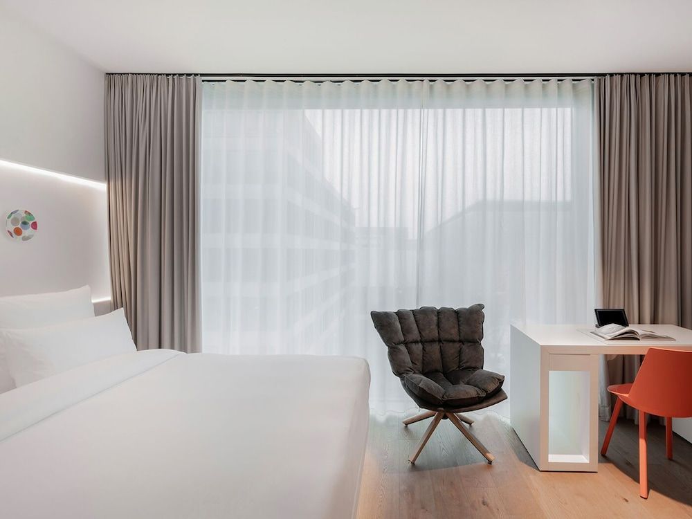 KPM Hotel & Residences Berlin, a Member of Design Hotels Room, 1 King Bed (Smart) 5