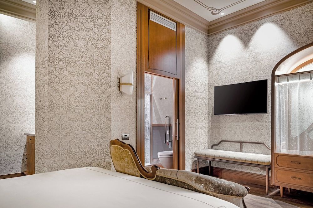 Palacio Santa Clara, Autograph Collection Deluxe Room, 1 King Bed, Non Smoking, Courtyard View 6