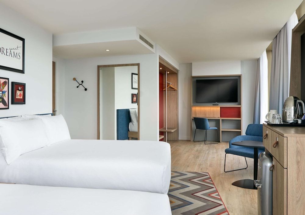 Room, 2 Queen Beds, City View