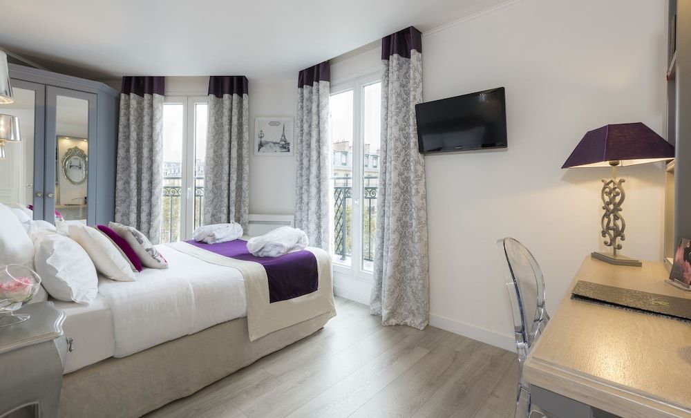 undefined Cluny Square