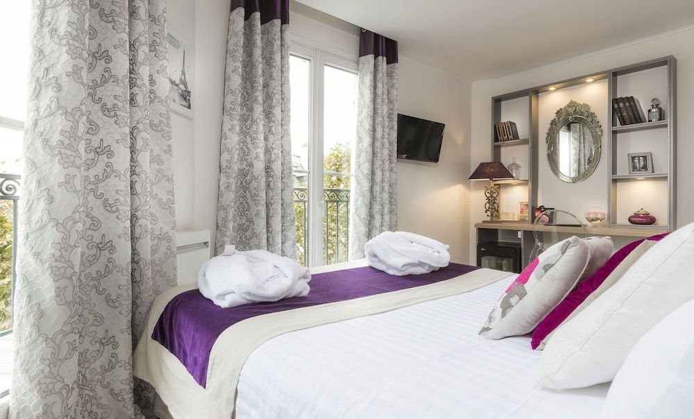 undefined Cluny Square 9