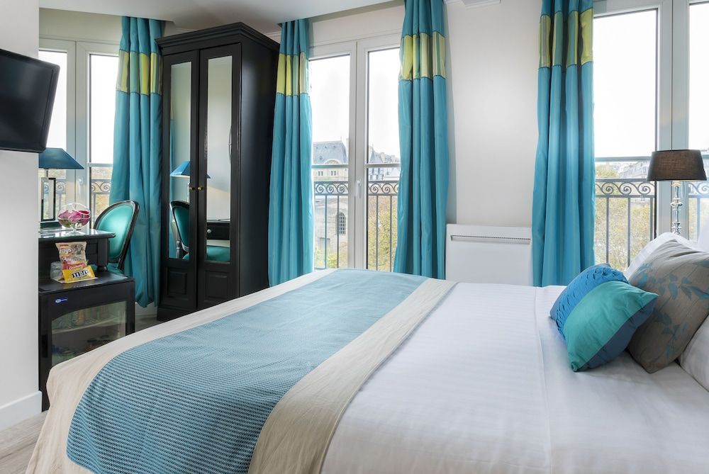 Cluny Square Double Room 3