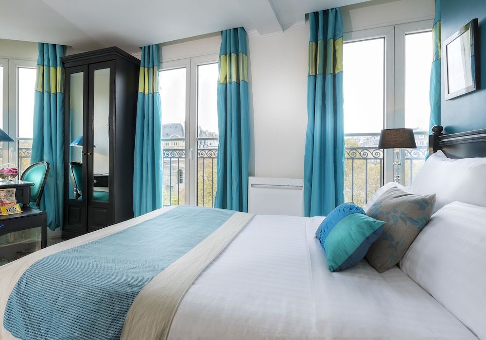 Cluny Square Double Room 2