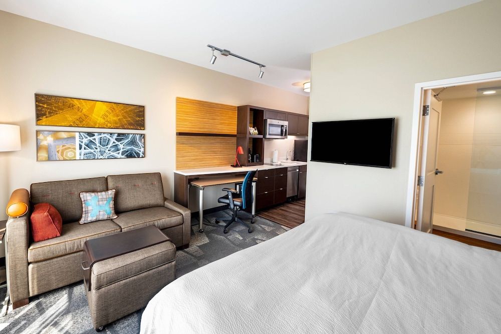 Studio, 1 King Bed with Sofa bed (Hearing Accessible)
