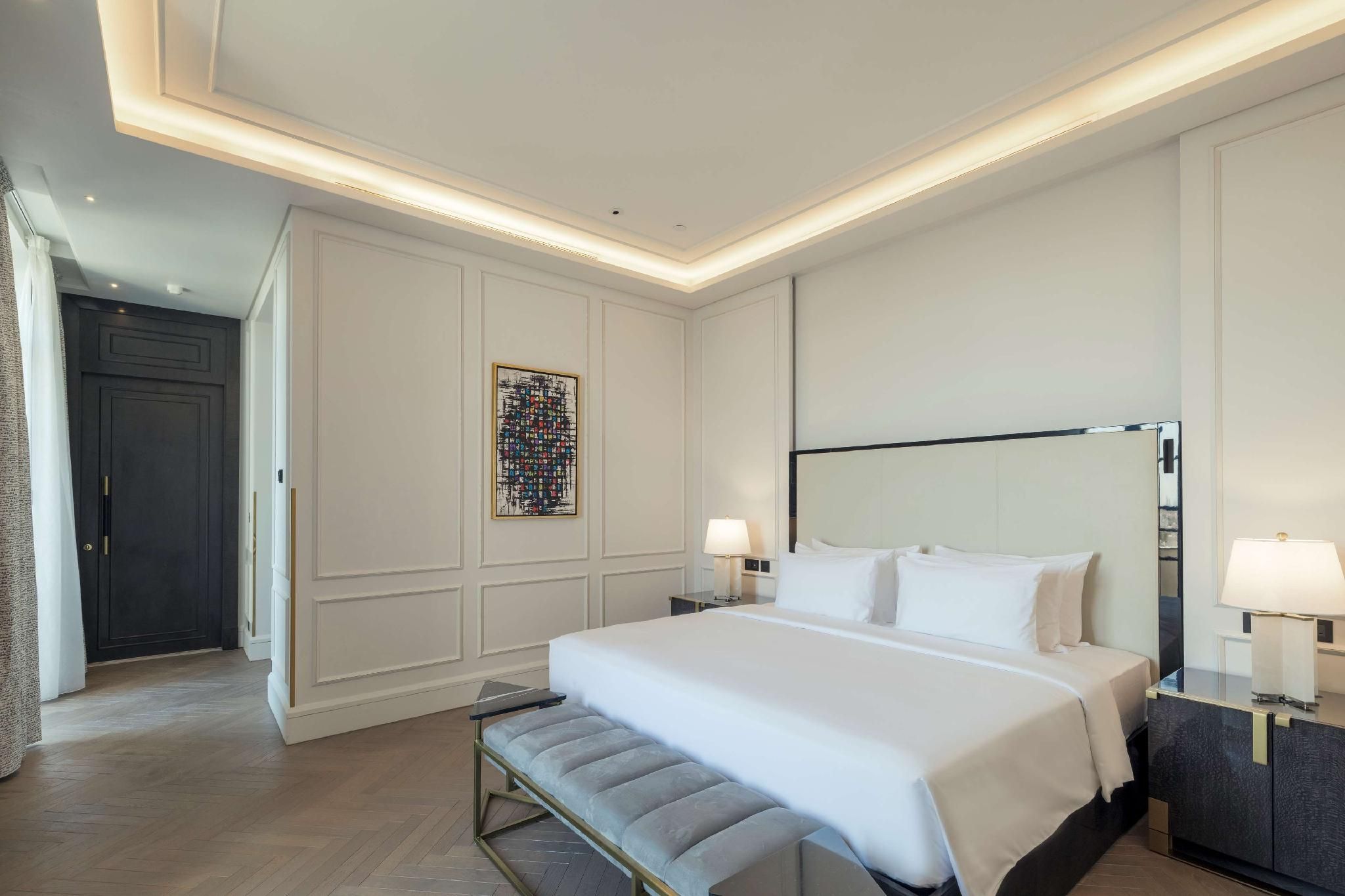 Suite - Lounge Access