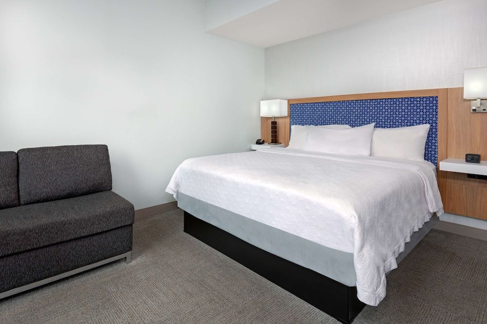 Room, 1 King Bed, Refrigerator & Microwave