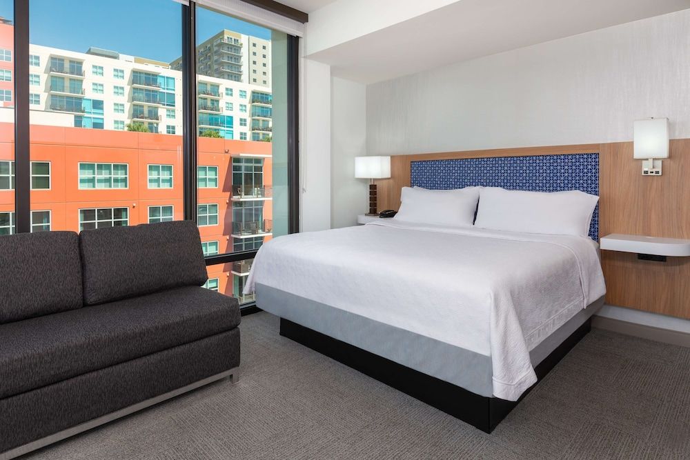 Room, 1 King Bed, Refrigerator & Microwave, Corner