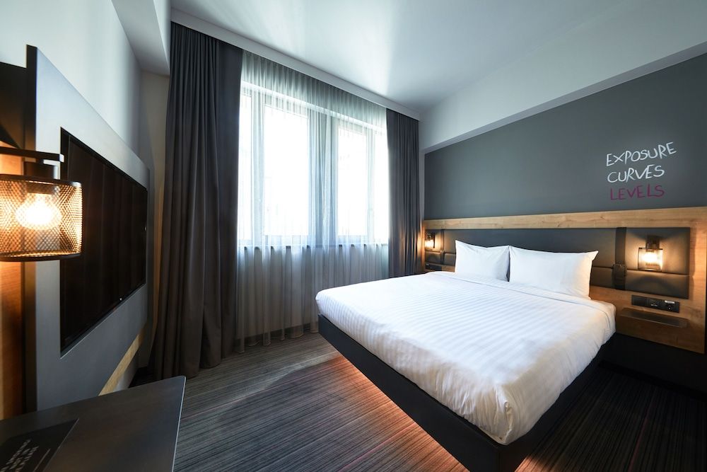 Moxy Bucharest Old Town Standard Room, 1 Queen Bed 2