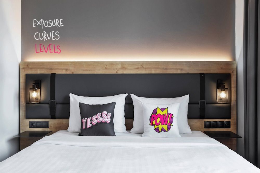 Moxy Bucharest Old Town Standard Room, 1 Queen Bed 3