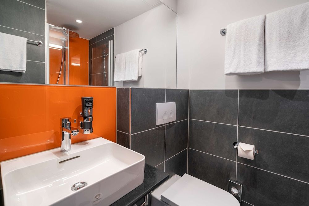 Campanile Frankfurt Offenbach Standard Room, 1 King Bed 9