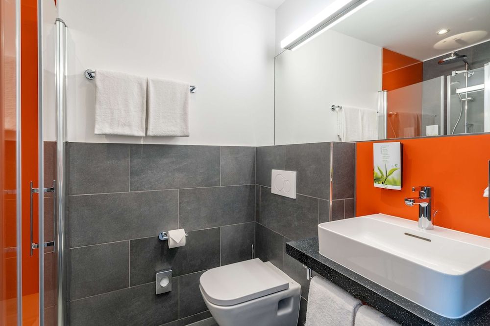 Campanile Frankfurt Offenbach Standard Room, 1 King Bed 7