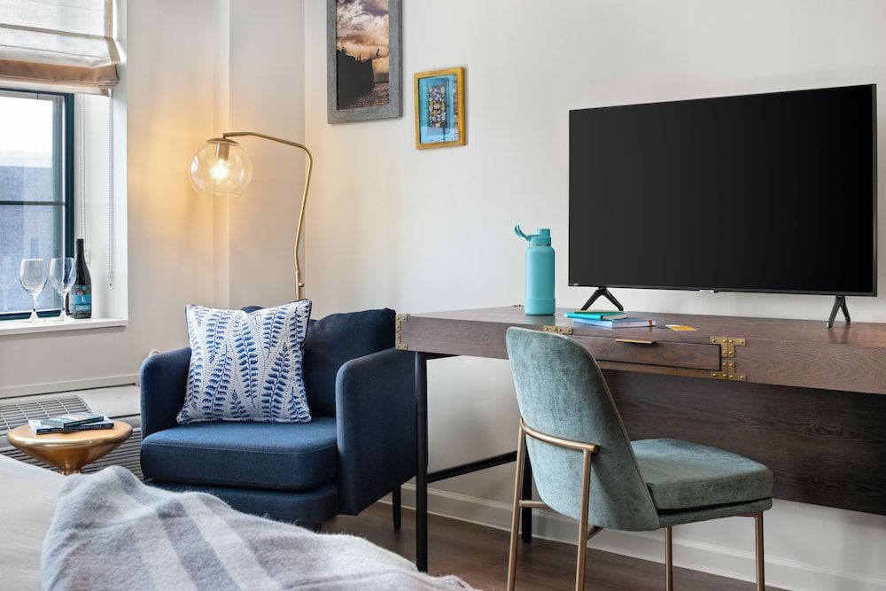 Landmark Inn Standard Room, 1 King Bed 4