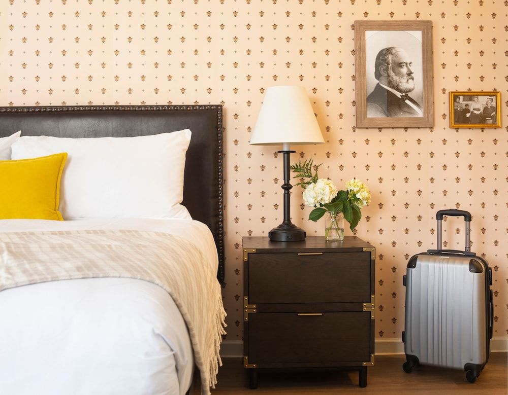 Landmark Inn Room, 1 King Bed, Lake View (Guaranteed)