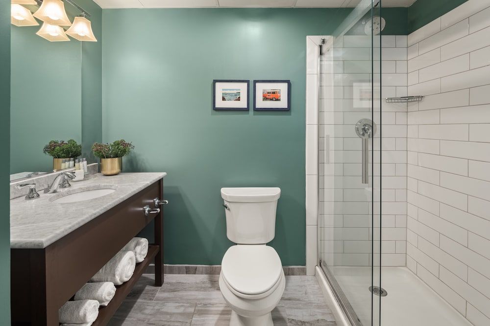 Landmark Inn Standard Room, 1 King Bed 3