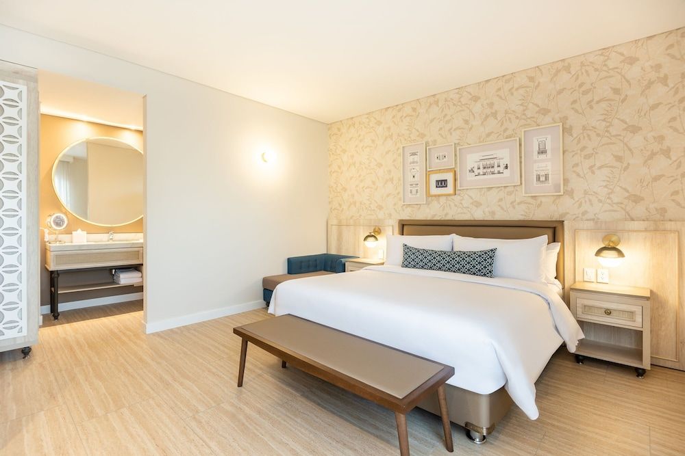 Premium Room, 1 King Bed, Non Smoking, City View