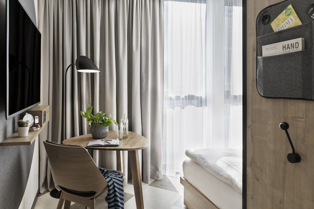 Stay KooooK Bern Wankdorf – Online Check In Studio 10