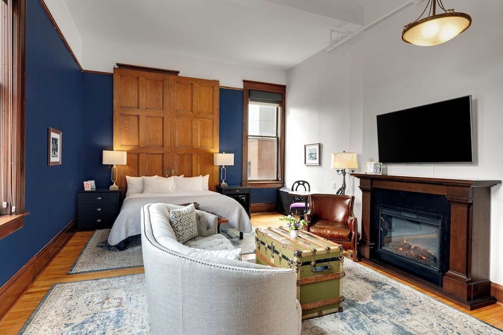 Suite, 1 King Bed (King Suite)