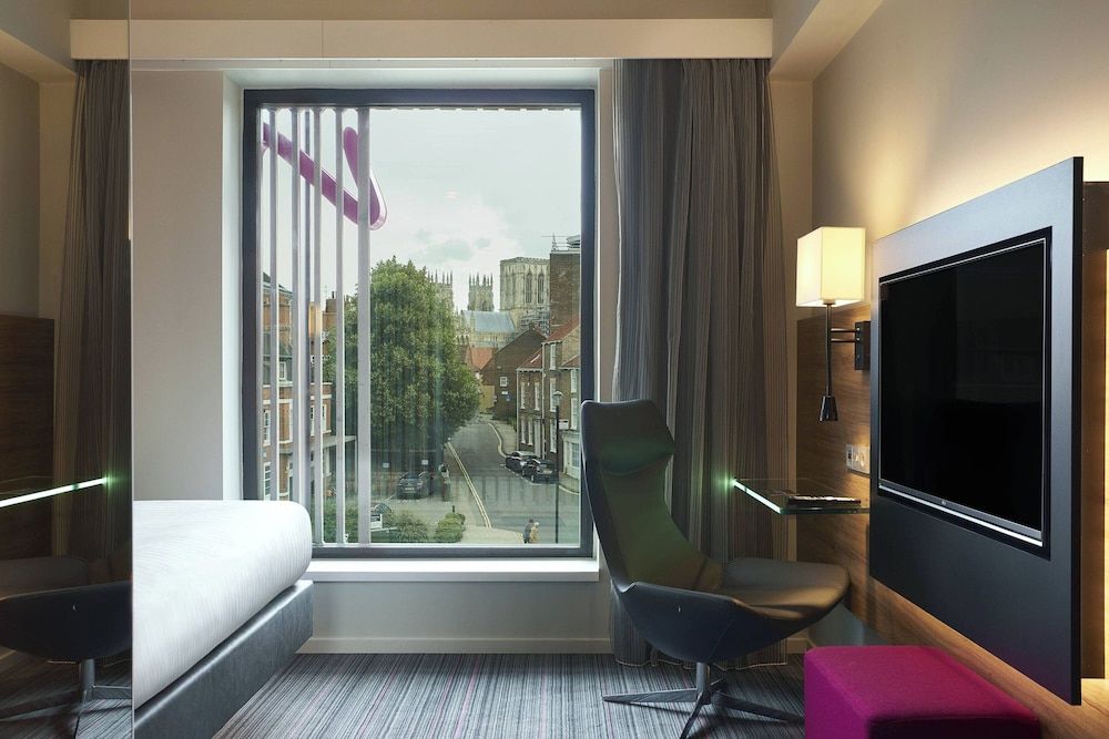 Moxy York Room, 1 Queen Bed, Non Smoking 8
