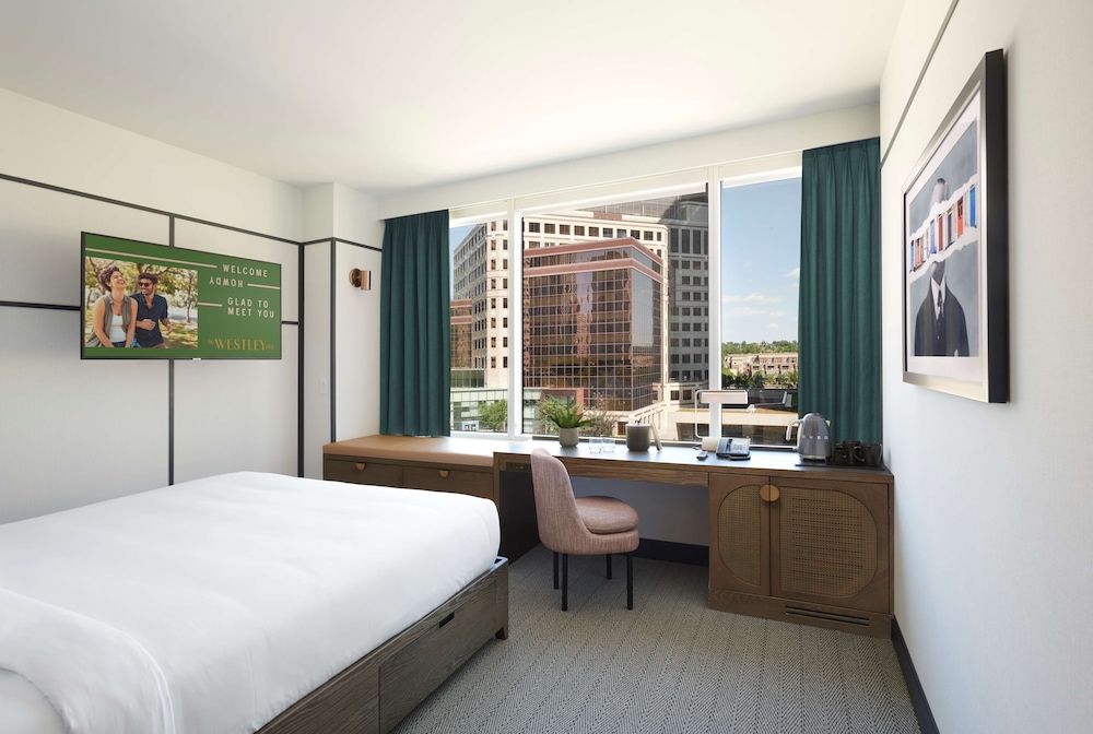 The Westley Hotel - Tapestry Collection by Hilton Room, 1 King Bed (Chill) 2