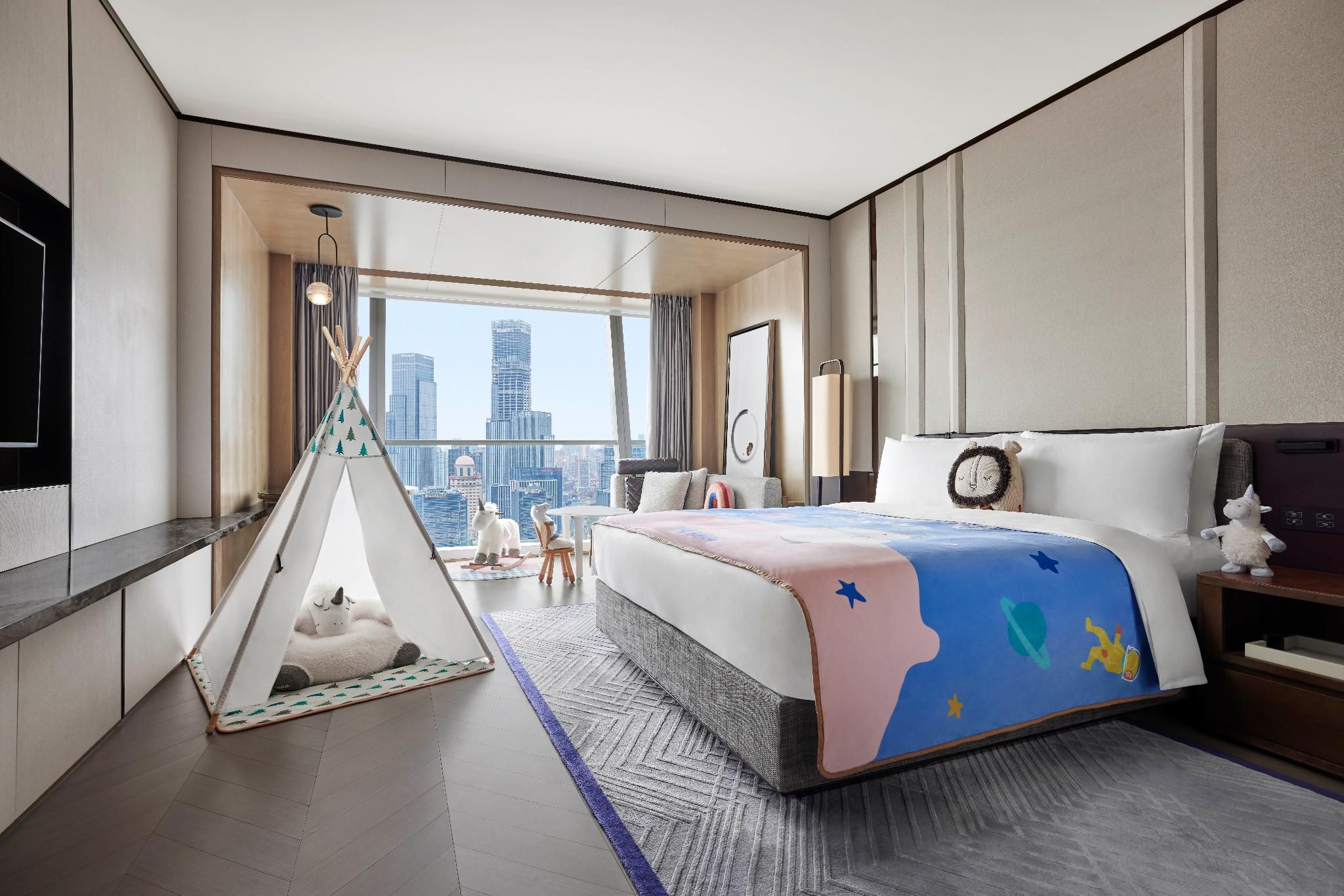 Family by JW Room, Guest room, 1 King, River view