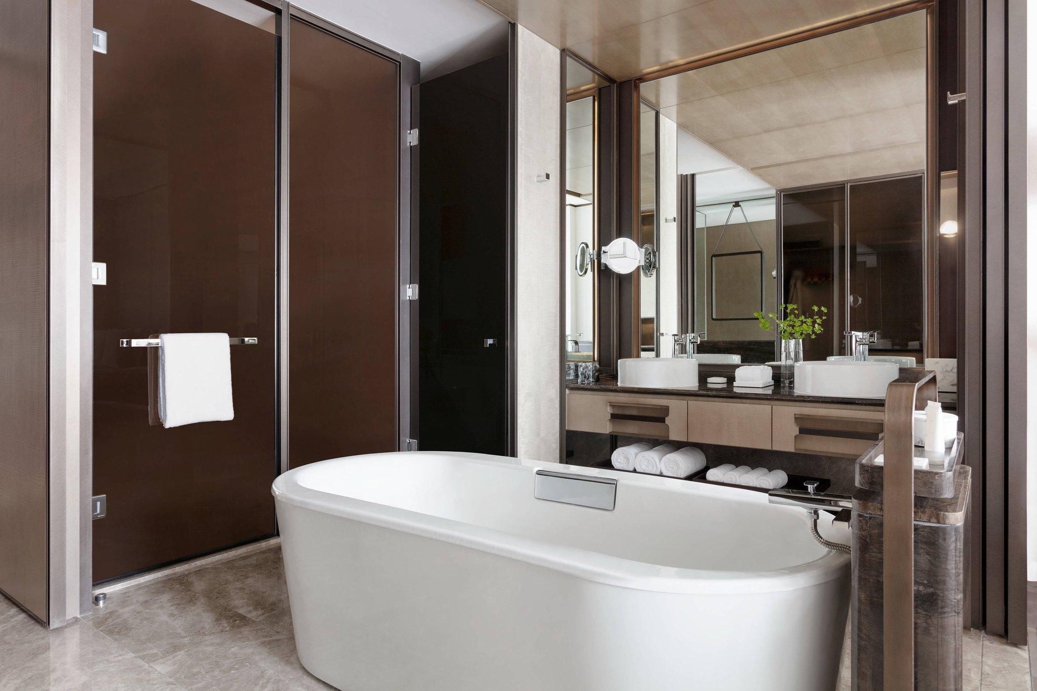 Executive lounge access, Guest room, 2 Double, River view
