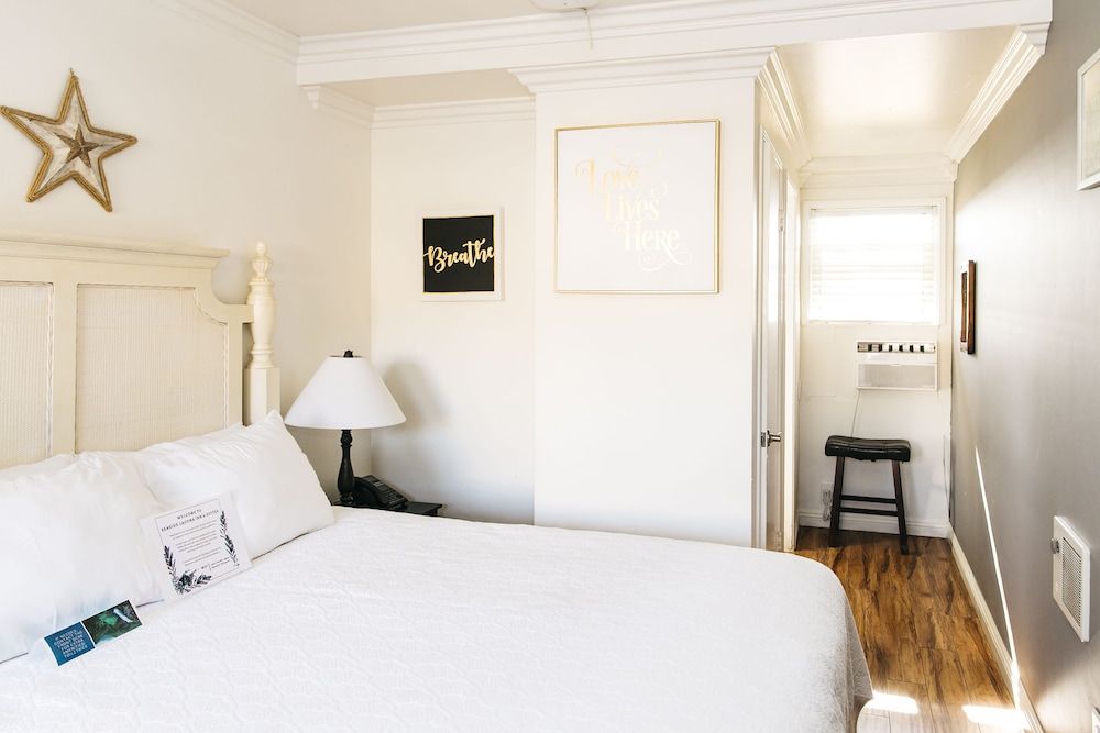 Laguna Cove Hotel Standard Room, 1 Queen Bed 5