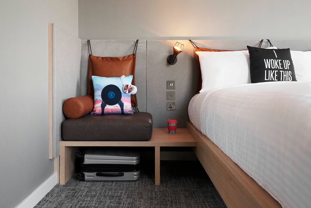 Moxy Slough Room, 1 Queen Bed, Non Smoking 2