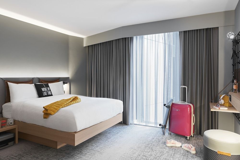 Moxy Slough Room, 1 Queen Bed, Non Smoking