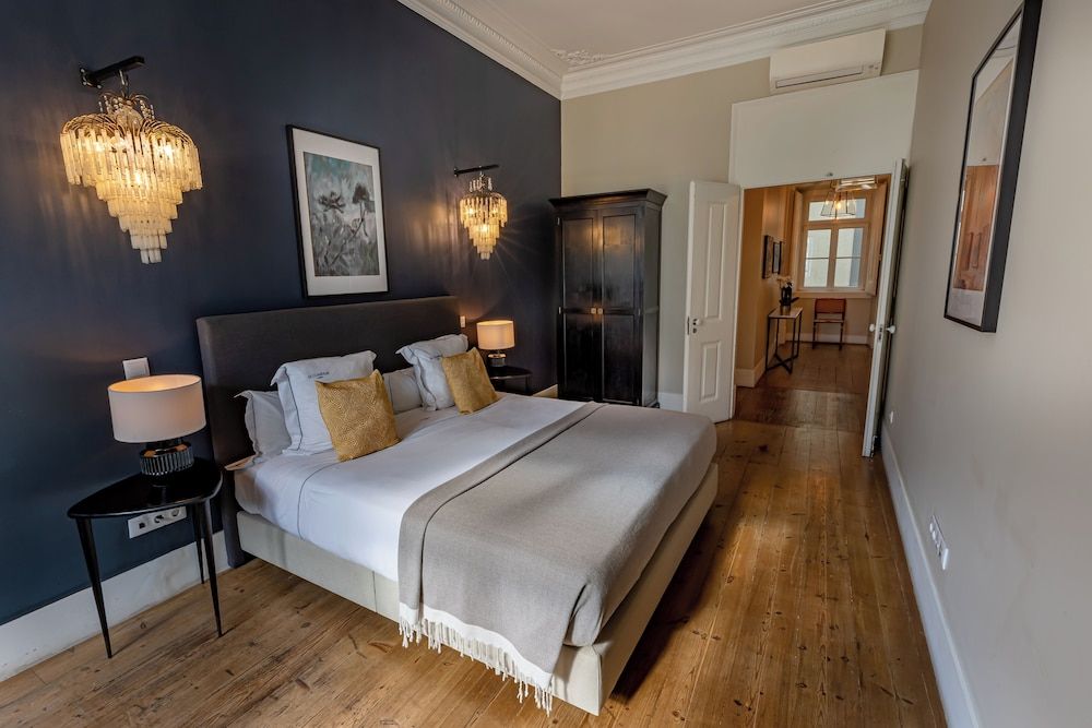 Le Consulat Deluxe 2 Bedroom Apartment 8