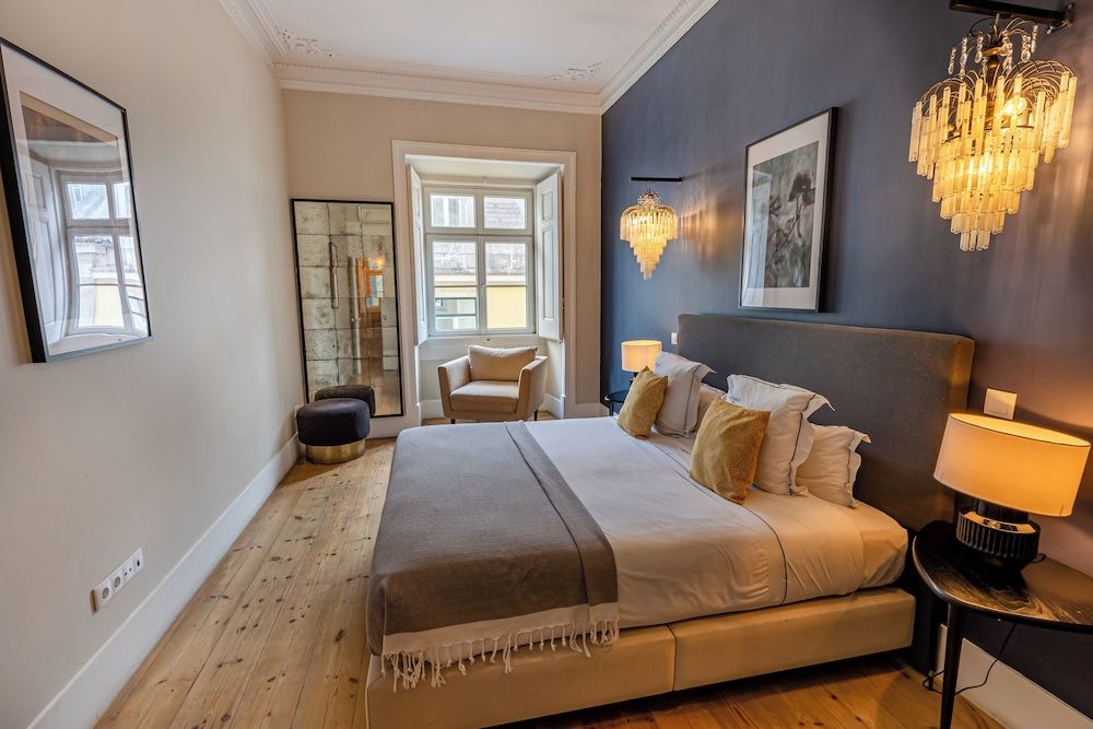 Le Consulat Deluxe 2 Bedroom Apartment 10