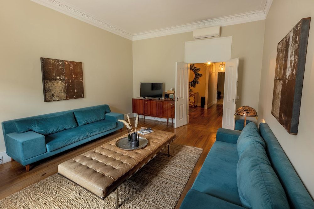 Le Consulat Deluxe 2 Bedroom Apartment 16