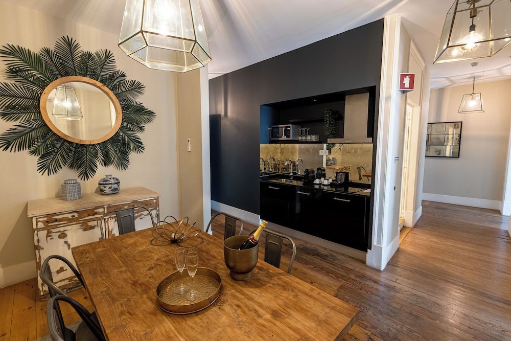 Le Consulat Deluxe 2 Bedroom Apartment 14