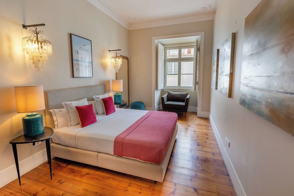 Le Consulat Deluxe 2 Bedroom Apartment 7