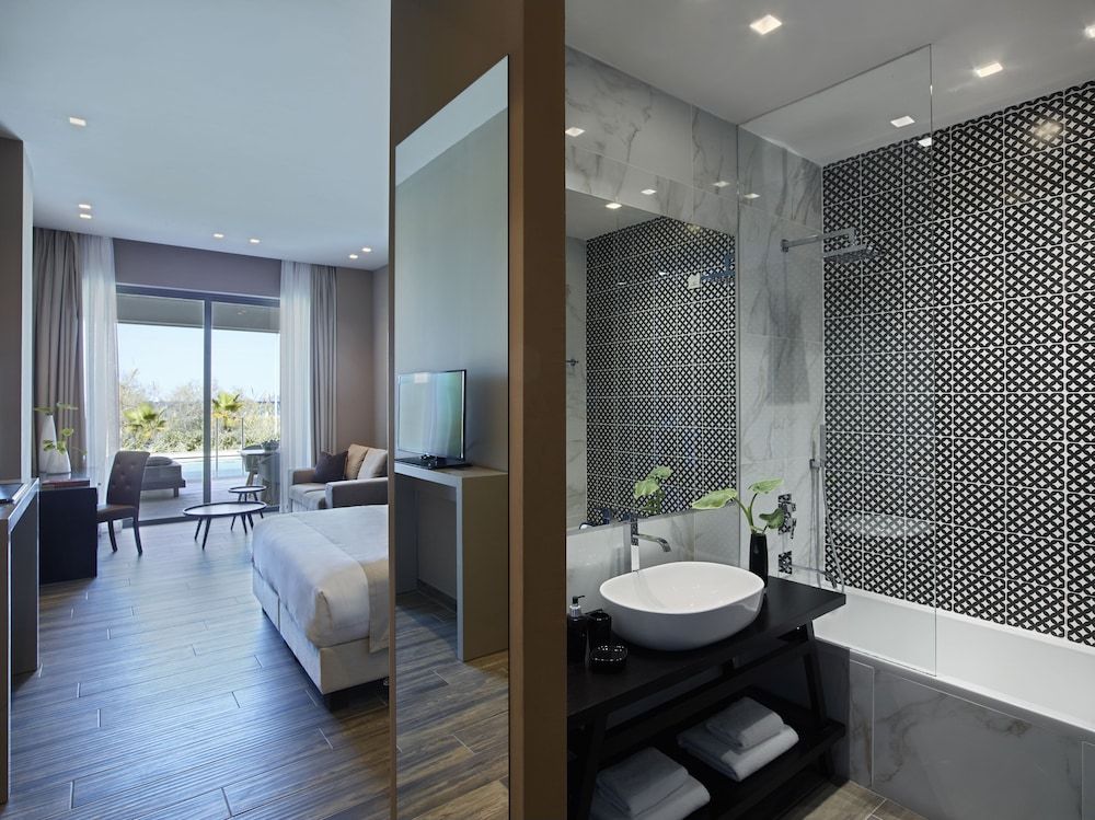 Junior Suite, Pool Access