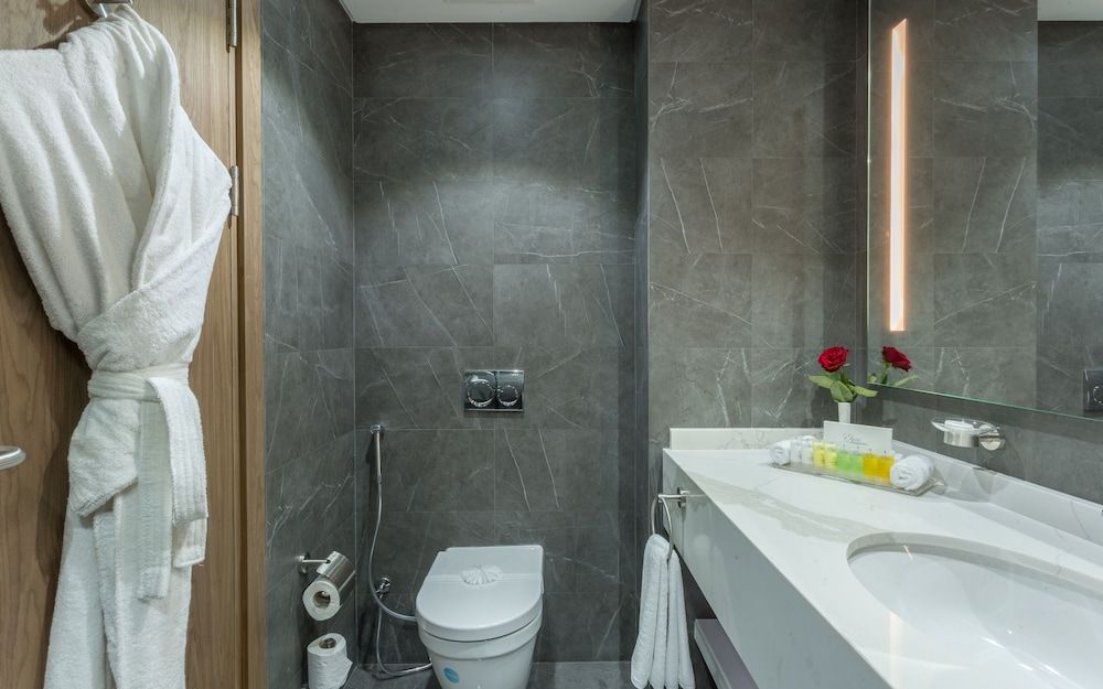 Clarion Hotel Jeddah Airport Standard Room, 1 King Bed 10