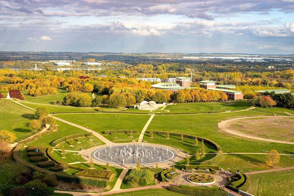 Hotel La Tour Signature King Room 5